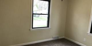 Charming 2-Bedroom Unit in Quiet Moline Location Gallery 10