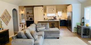 Gorgeous 4 bedroom 2 bathroom Available September! Gallery 4