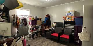 4 Bedroom, 2 bathroom home near Caterpillar Gallery 22