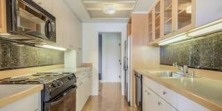 Spacious condo at the iconic Watermark Towers Gallery 10