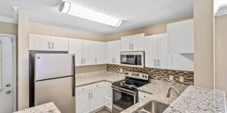 Alexander Crossing Apartments & Townhomes Gallery 2