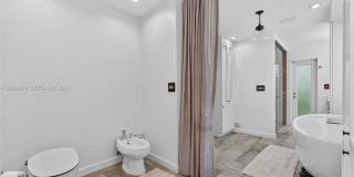1865 NE 197th Ter Gallery 42