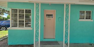 Cute Studio Duplex in Downtown Sarasota Available Now! Gallery 3