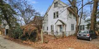 Private House on iuka ave Ravine – Central Campus – Newly Renovated - Flexible Pricing Gallery 34