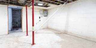 Available JUNE 2026 - 1 Bed w/ off street parking, beautiful view Gallery 23