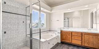 Bright & Spacious 4Bd Home with Vaulted Ceilings & Outdoor Kitchen Gallery 15