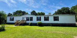 Myrtle Beach - 4 Bedroom / 2 Bathroom Mobile Home Gallery 1