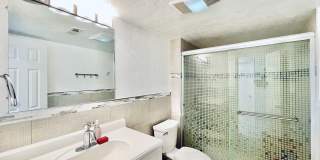Beautifully Renovated 5 Bedroom House with Large Yard! Gallery 10