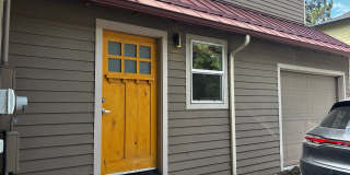 Ideal Duplex on NW Broadway with Parking Gallery 5