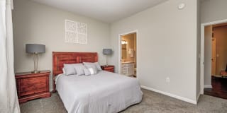 Linden Square Gallery 32