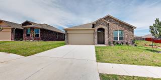 Spacious 4 Bed 2 Bath Home in Yukon Schools with Neighborhood Park Gallery 1