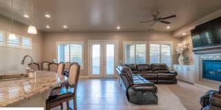 Stunning 2 Bedroom Fully Furnished Home. Community Pool & Mini Golf! Gallery 26