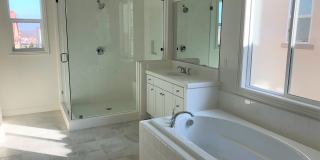 Amazing 5 bedroom home located in desirable Lake Forest community! Gallery 11