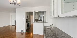 Stunning, Pet Friendly Edwardian 2BR Remodel in Prime location Gallery 16