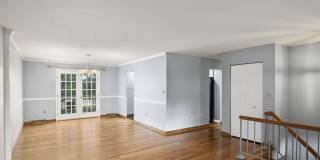 102 Roosevelt Road Gallery 7