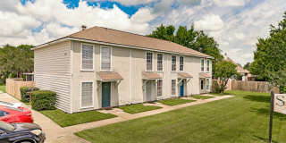 2 Story townhome Located off S Flannery Gallery 9