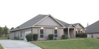 Lots of Neighborhood Amenities Gallery 1