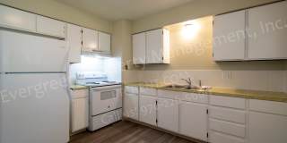 3-Bedroom Home Near Dining and Shopping Gallery 27