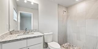 736-738 Gilbert Avenue S Gallery 43