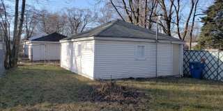 BEAUTIFUL HOME LOCATED CLOSE TO EVERYTHING WITH GARAGE! Gallery 11