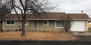 Great 3/1 Ranch Style Home on Half Acre in SW Redmond! 3433 SW Glacier Gallery 1