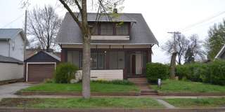 Historic Downtown Single Family Home for Rent! Claw foot tub and hardwood floors! Garage! Gallery 1