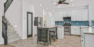 Desirable 4 Bedroom Home with Pool near Summerlin! Gallery 8