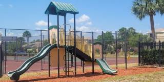 Light & bright and move in ready, updated townhome in Oakwood Villas. Gallery 23