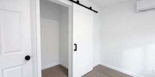 6907 Noble Ave Gallery 7
