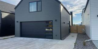 3 Bedrooms 2 1/2 Bathrooms - Where Mountains meet you at upscale living! Gallery 5
