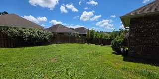 Spacious 3-Bedroom Home - Stonechase Gallery 17