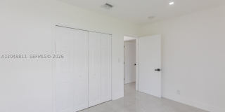 913 NE 2nd St Gallery 27