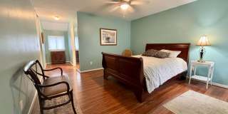 Available 8/1. Beautiful FURNISHED End-Unit Townhome in Central Mt Pleasant! Gallery 12