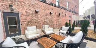 725 W Pratt Gallery 52