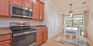**2 + Den Condo - 1 Car garage - Fully Furnished - Short Term Lease (5.11 - 11.30) ** Gallery 15