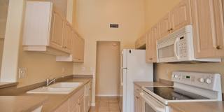 Annual Unfurnished 3rd Floor Condo in L Pavia with Community Pool! Gallery 15