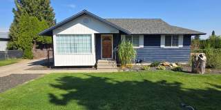 $2,195 / Beautiful House! 1800 sq ft 4br 2 bath  with large fenced yard. Gallery 1