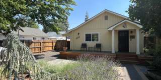 2 Bed/1 Bath Westside Bungalow - Milwaukee Ave 2 Bed/1 Bath Westside Bungalow - Milwaukee Ave Gallery 1