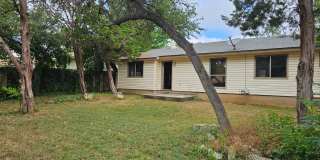 Lovely 3/2 in a great location! Gallery 33