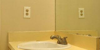 Spacious 2bd 2bth home with bonus Florida room! Gallery 21