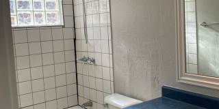 Remodeled 3 Bedroom near Moore Gallery 28