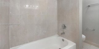 2730 Northeast 4th Street Gallery 3