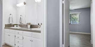 Riverwoods Apartments Gallery 11