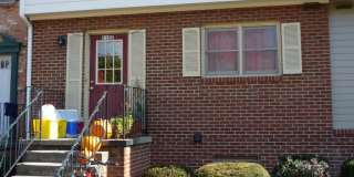 5 Bedroom Townhome - Close to Campus! Gallery 1