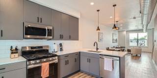 New Downtown Longmont Townhome | Office + 2BDR Gallery 3