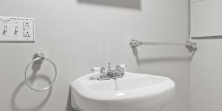 419 W Bell Avenue Gallery 25
