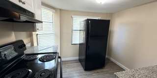 Downstairs 2BR/1BA Riverside Duplex Apartment Gallery 8