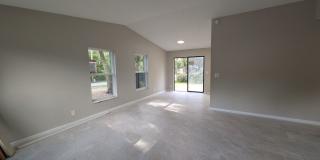 Updated 2 bedroom, 1 bath duplex apartment with inside laundry in beautiful Silver Springs Gallery 1