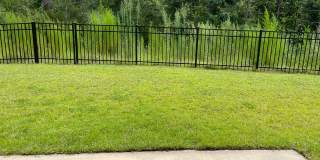 Like new home on cul-de-sac lot with 3 bedrooms, loft and 2.5 bathrooms! Gallery 27