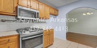 Beautiful 3 Bed, 2 Bath Bentonville Home with Fireplace & Fenced Backyard Gallery 9